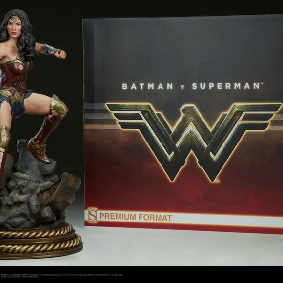 Premium Format Sideshow Wonder Woman statue - Picture 6 of 7